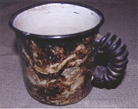 «Чифирбак» - эмалированная кружка (от чифир, или чифирь - особым образом вываренный чай, употребляемый в качестве наркотического средства)