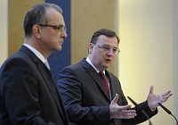 Министр финансов Мирослав Калоусек и премьер-министр Петр Нечас (Фото: ЧТК)