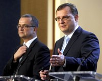 Министр финансов Мирослав Калоусек и премьер-министр Петр Нечас (Фото: ЧТК)