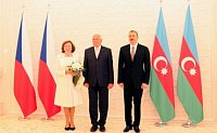 Чешский президент Вацлав Клаус с супругой и президент Азербайджана Ильхам Алиев