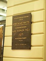 Мемориальная доска - Именно в этом здании, 1834 г., Йозеф Кайетан Тыл написал слова чешского гимна «Где дом мой»