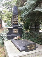 Могила Карла Яромира Эрбена (Фото: Лукаш Малы, Wikimedia CC BY-SA 3.0)