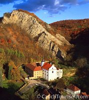 Mонастырь в Святом Яне под Скалой (Фото: CzechTourism)